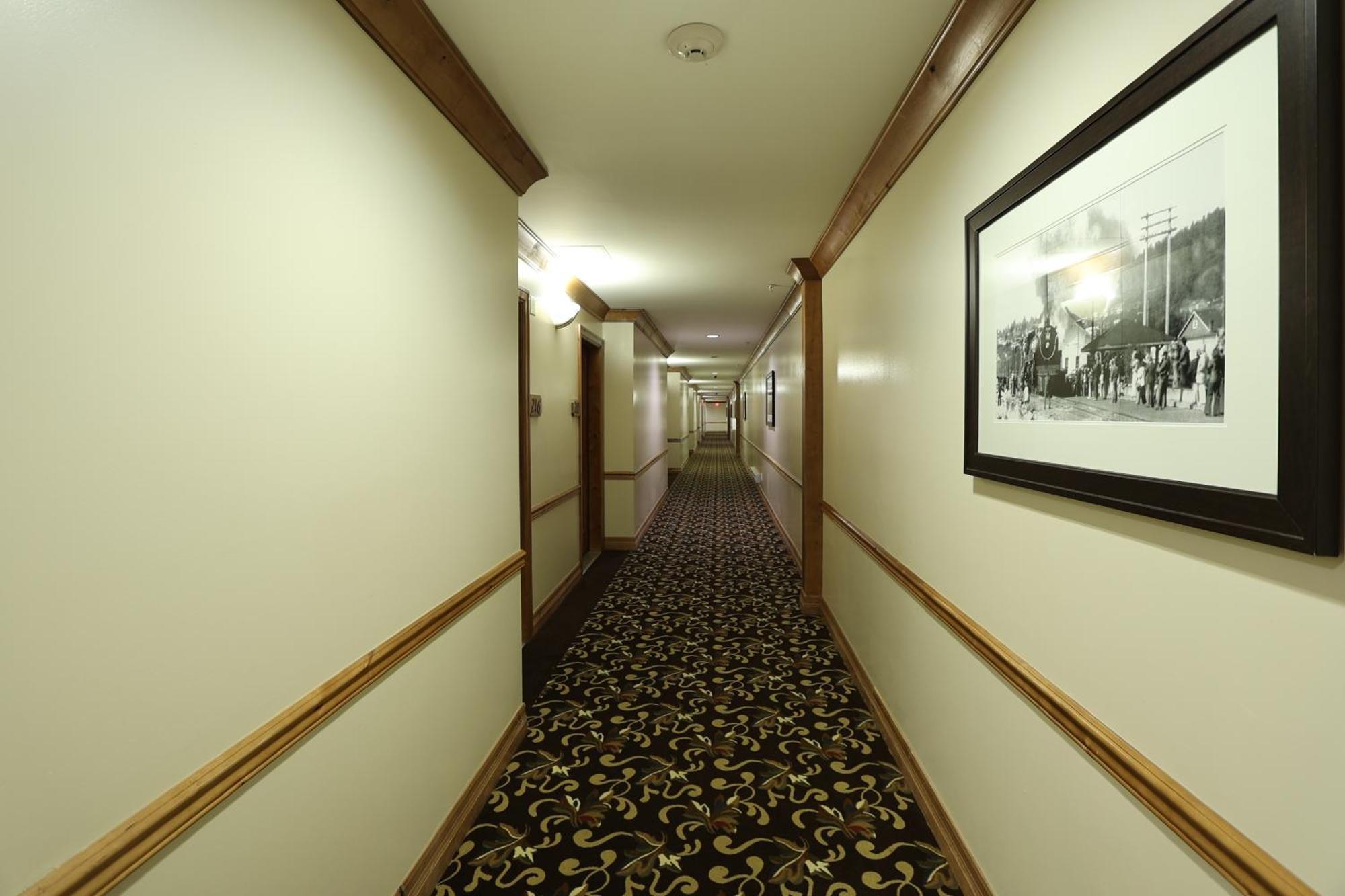 Days Inn By Wyndham Surrey Kültér fotó