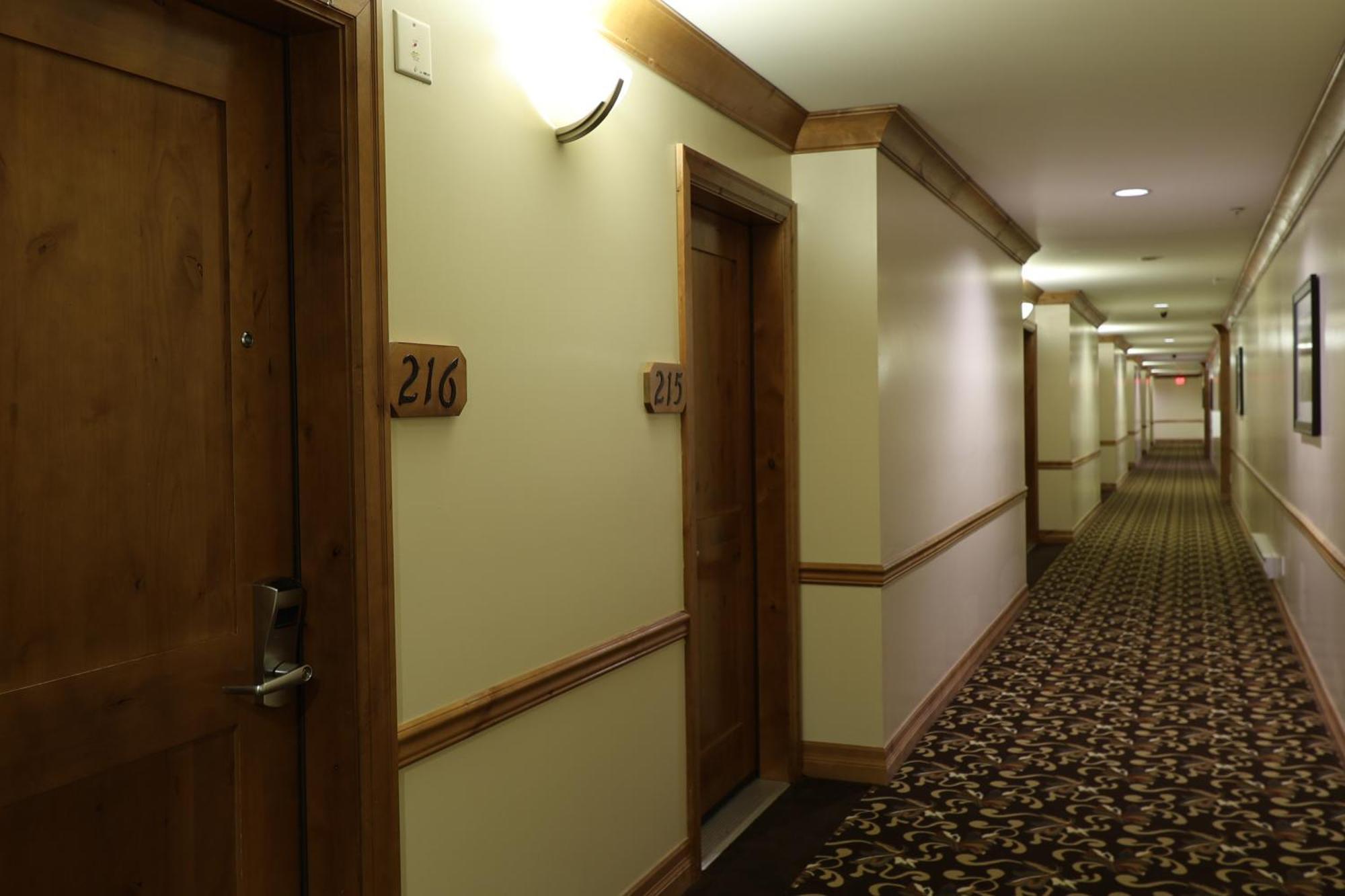 Days Inn By Wyndham Surrey Kültér fotó