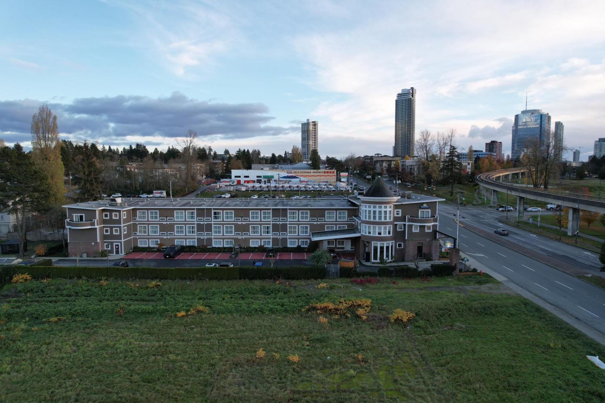 Days Inn By Wyndham Surrey Kültér fotó