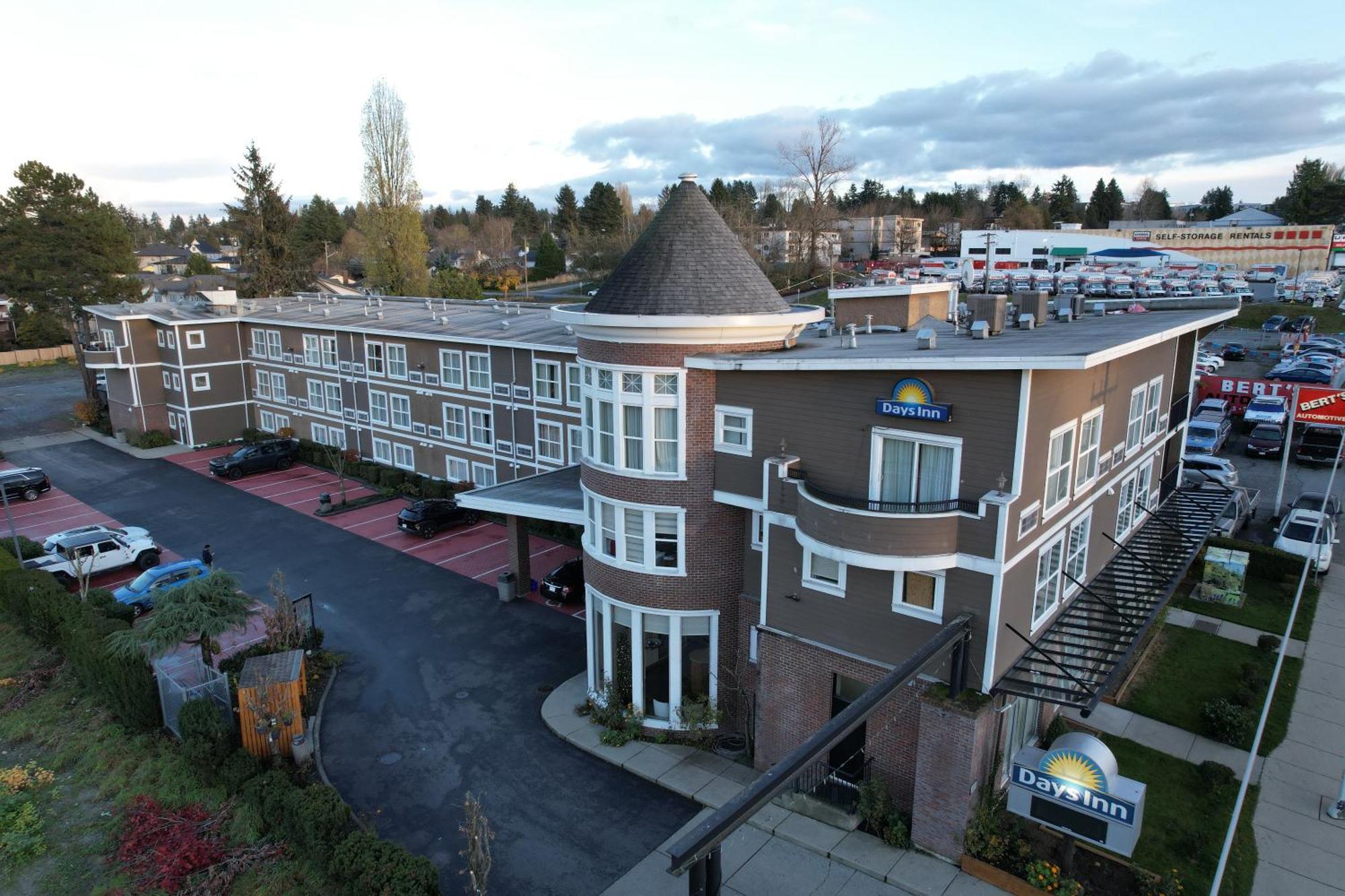 Days Inn By Wyndham Surrey Kültér fotó